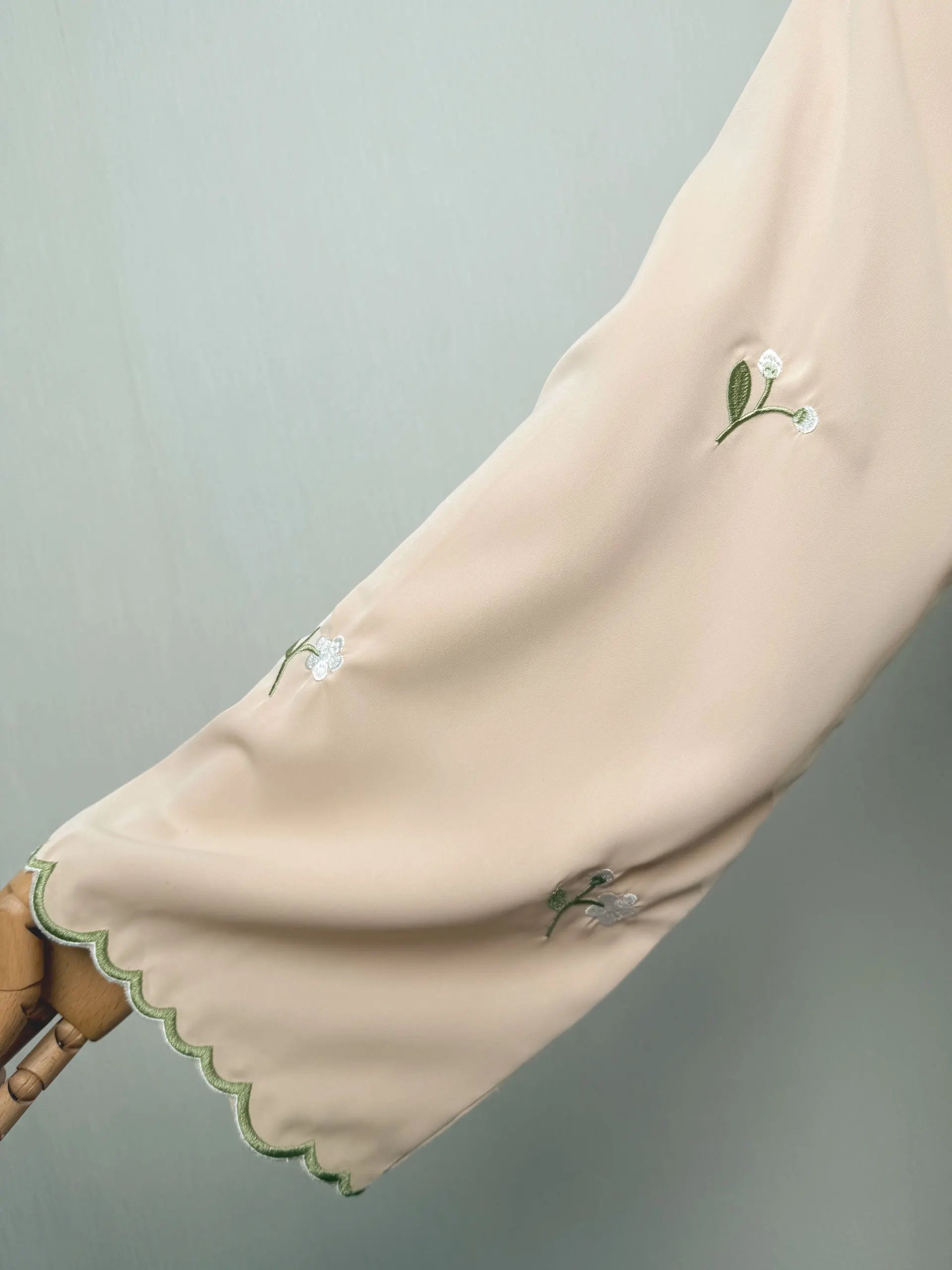 Stylish Muslim Islamic Abaya for Women Light Green Floral Embroidery Delicate Cuffs Ideal for UAE Saudi Arabia Qatar