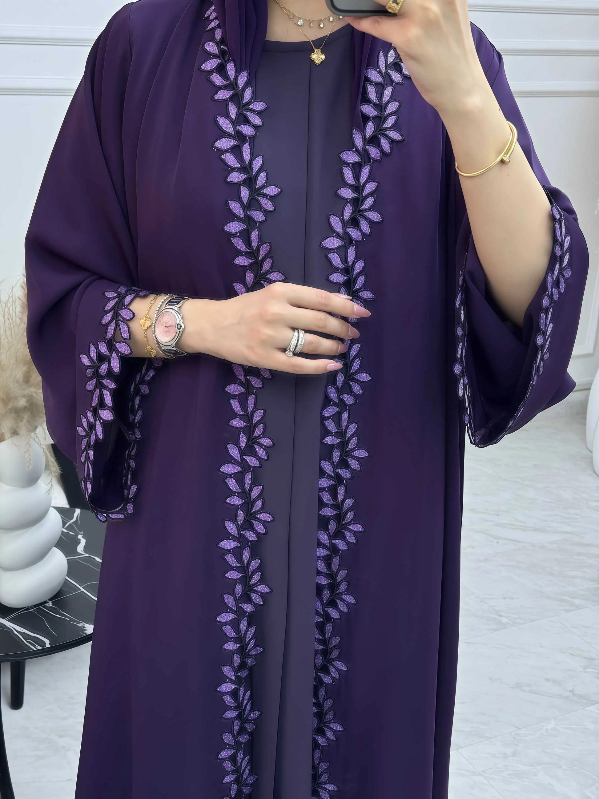 Green Muslim Abaya Long length Robe with Artistic Leaf Embroidery for Women Seeking a Blend of Traditional and Stylish Design