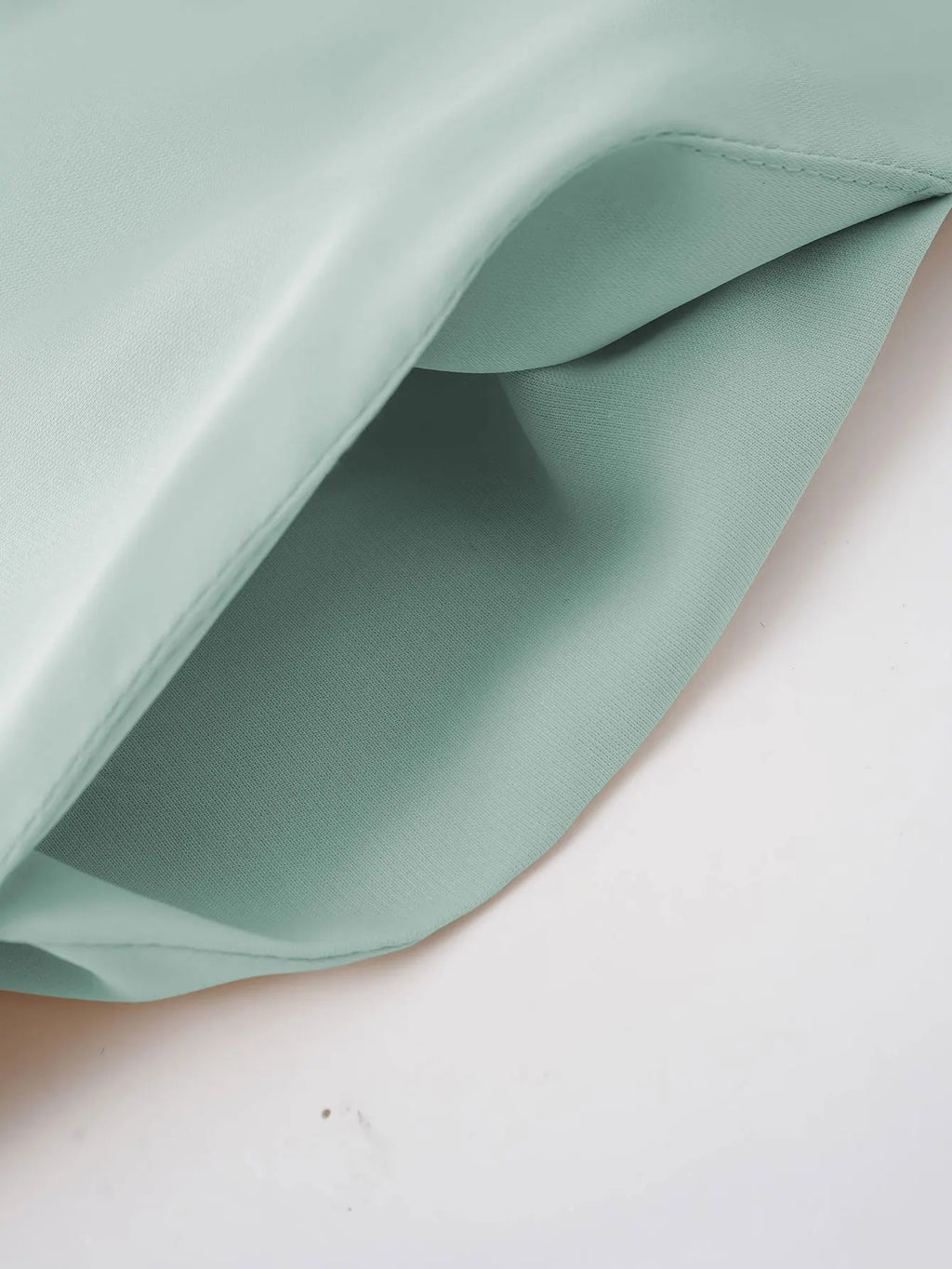 Green Muslim Abaya Long length Robe with Artistic Leaf Embroidery for Women Seeking a Blend of Traditional and Stylish Design