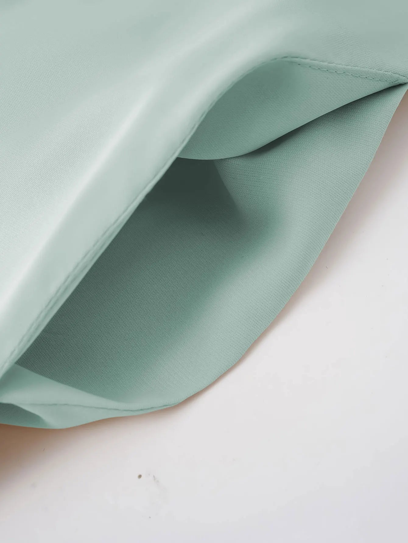 Green Muslim Abaya Long length Robe with Artistic Leaf Embroidery for Women Seeking a Blend of Traditional and Stylish Design