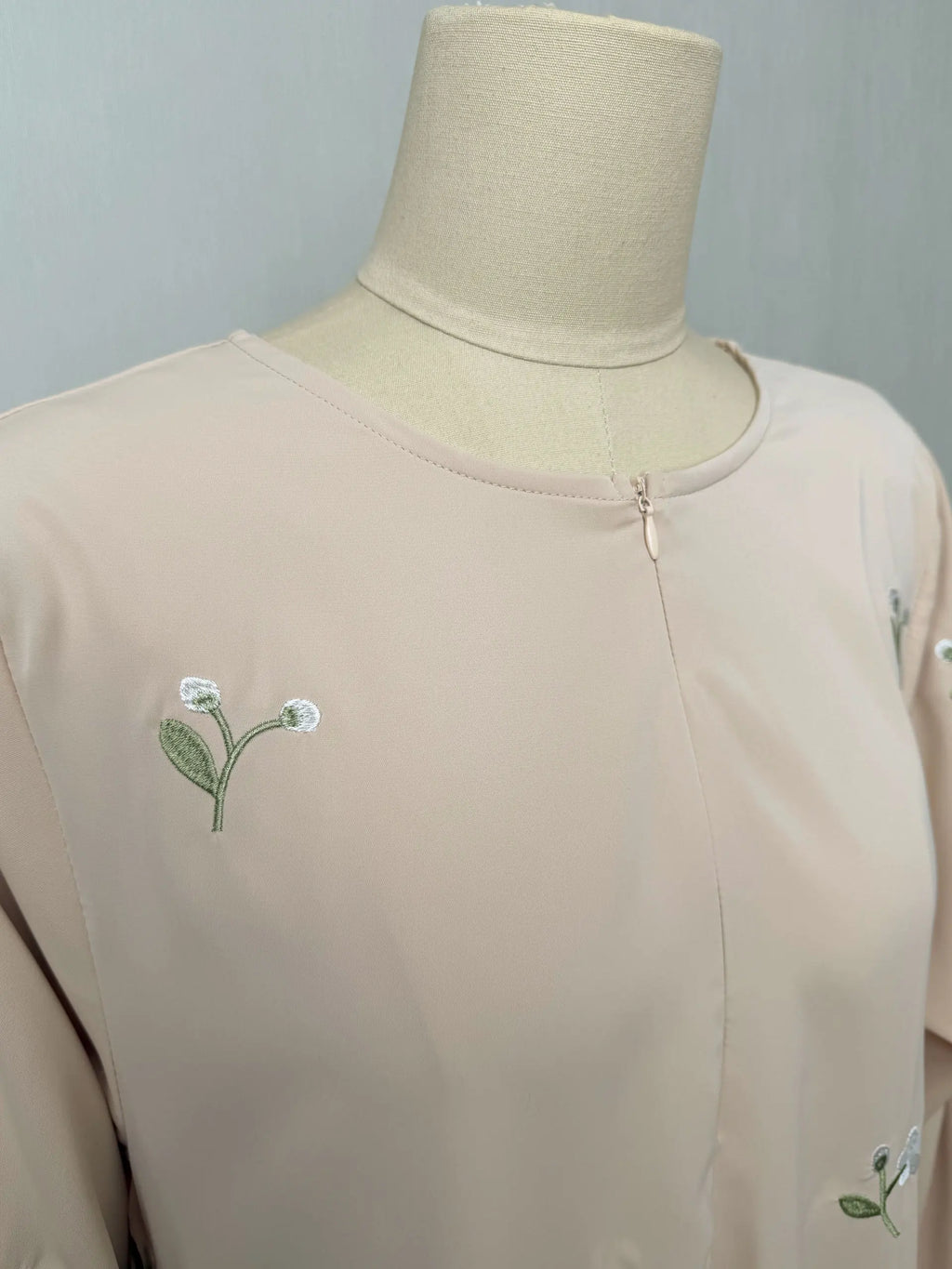 Stylish Muslim Islamic Abaya for Women Light Green Floral Embroidery Delicate Cuffs Ideal for UAE Saudi Arabia Qatar