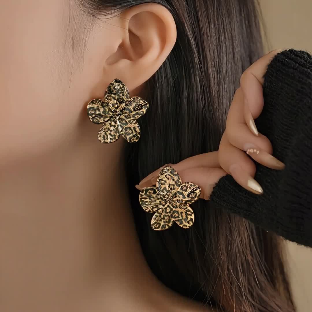 Elegant Floral Earrings
